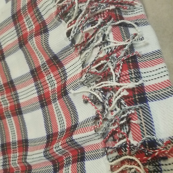 Large thin scarf wrap - Picture 3 of 4